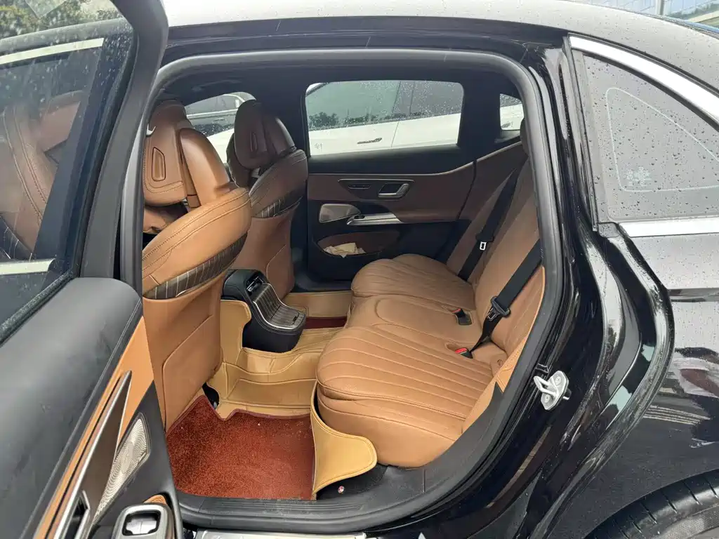 Mercedes-Benz E-Class — миниатюра 2