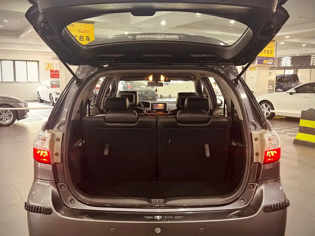 Toyota WISH — миниатюра 5
