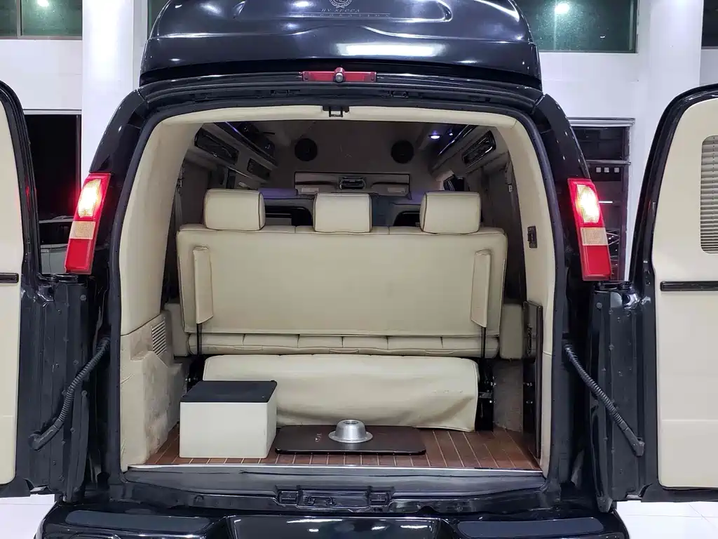 GMC Savana 6.0L LWB Leader Edition, фото 10