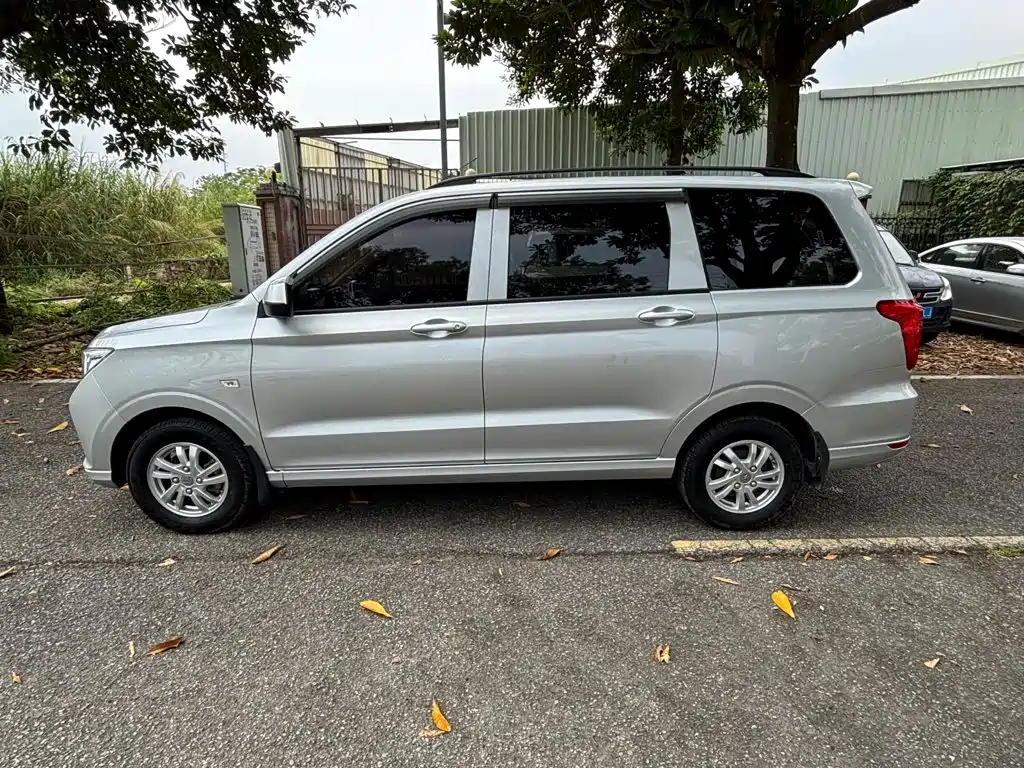 Wuling Hongguang — миниатюра 9