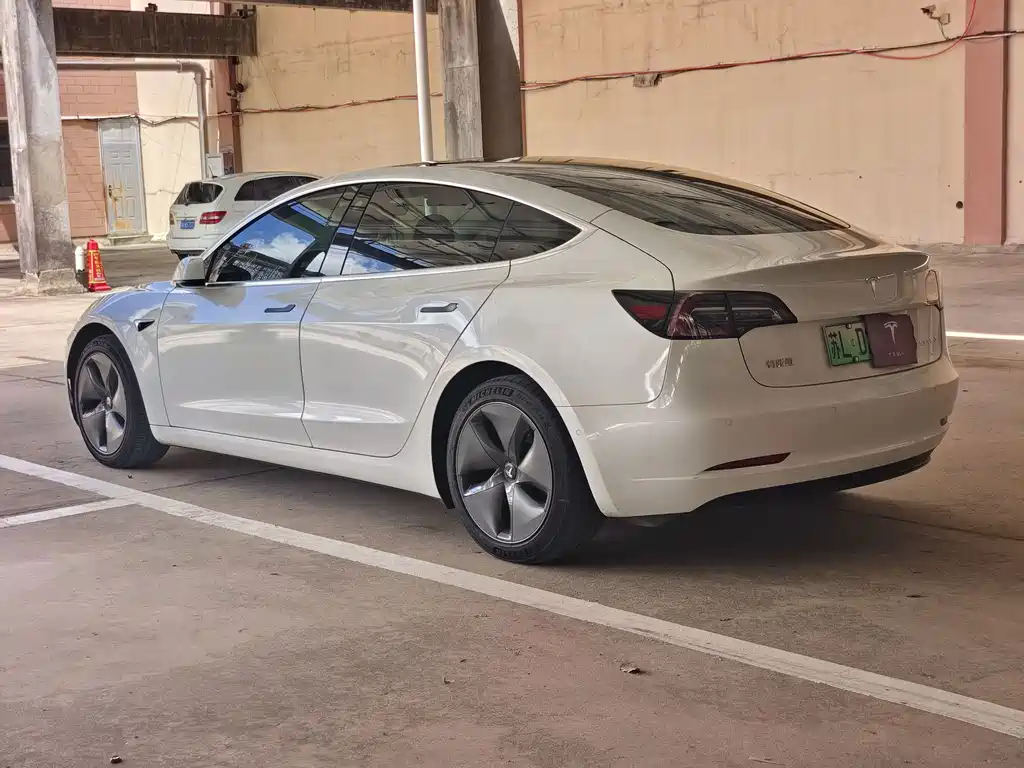 Tesla Model 3 — миниатюра 24