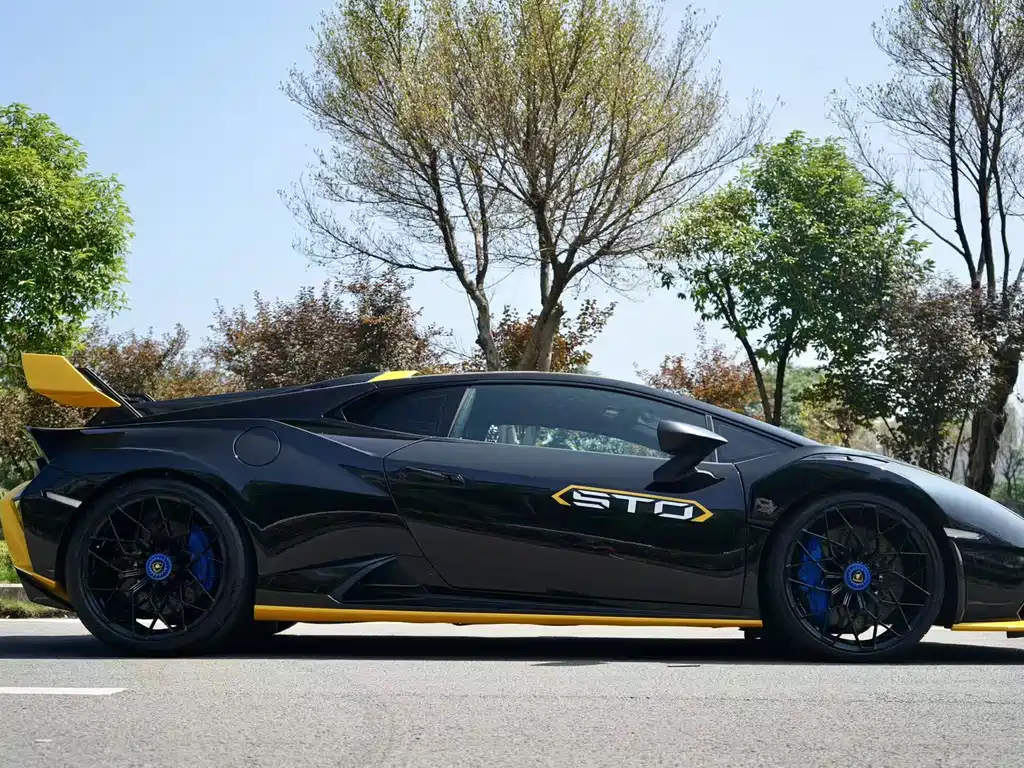 LAMBORGHINI HURACÁN