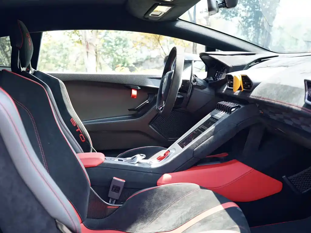 LAMBORGHINI HURACÁN