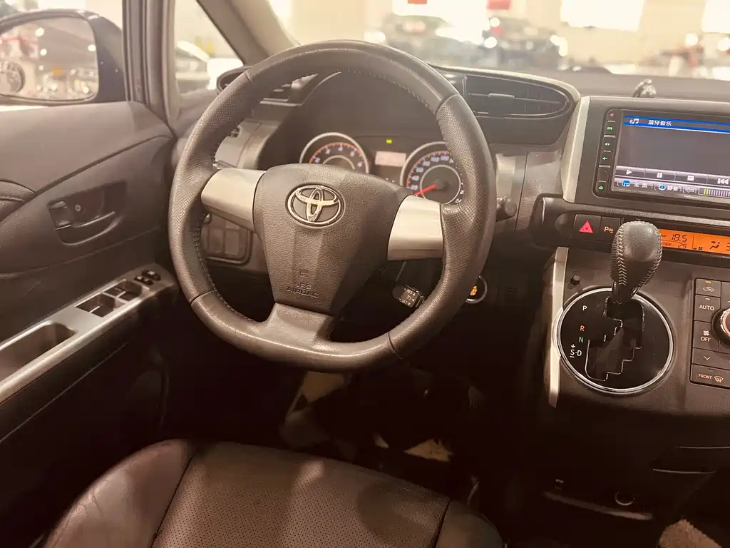 Toyota WISH — миниатюра 8
