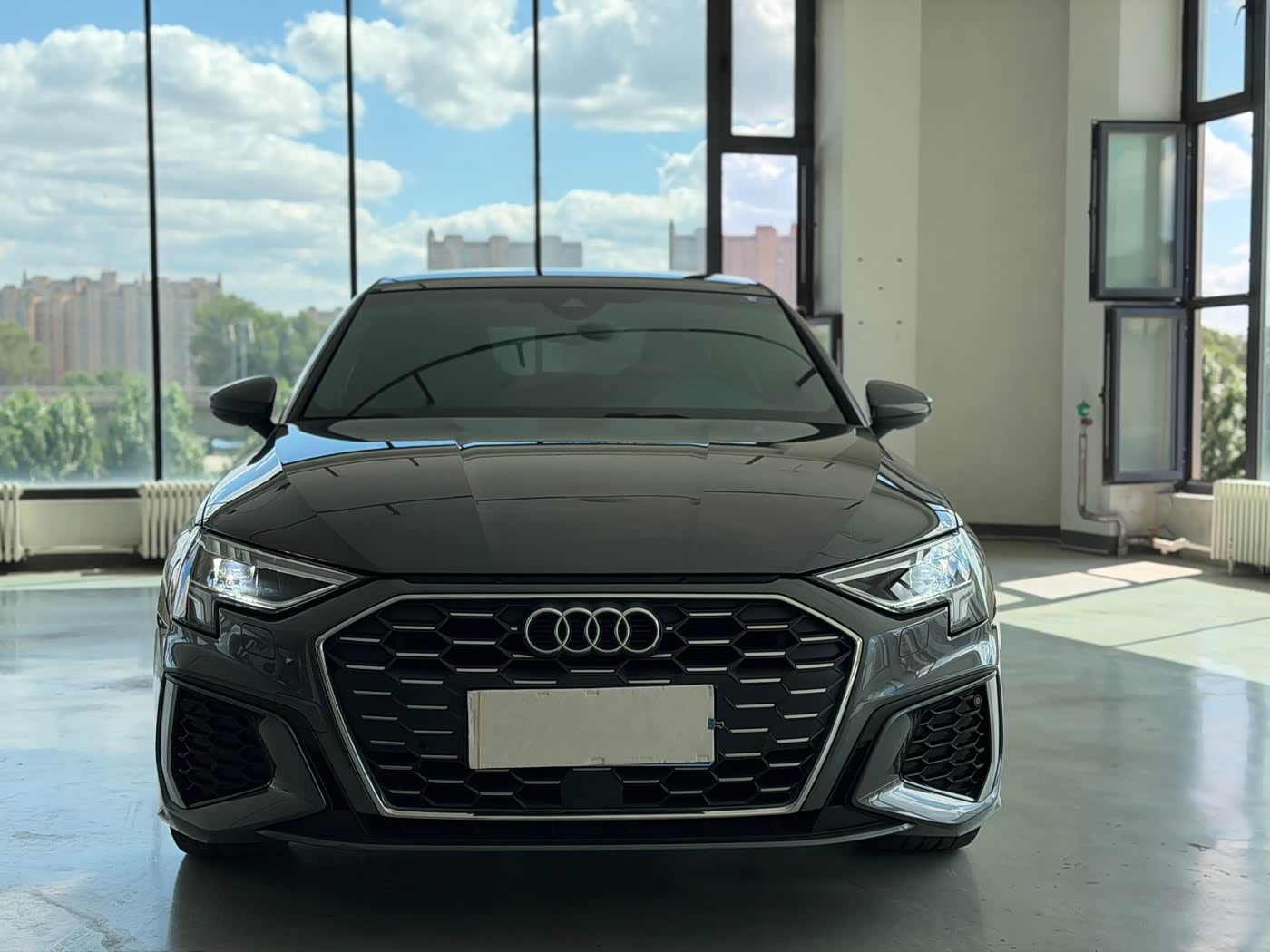 Audi A3 1.4 л 2021 г. Серебристо-серый, пробег 20000 км
