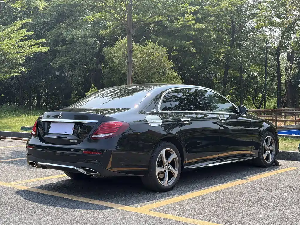 Mercedes-Benz E-Class — миниатюра 5