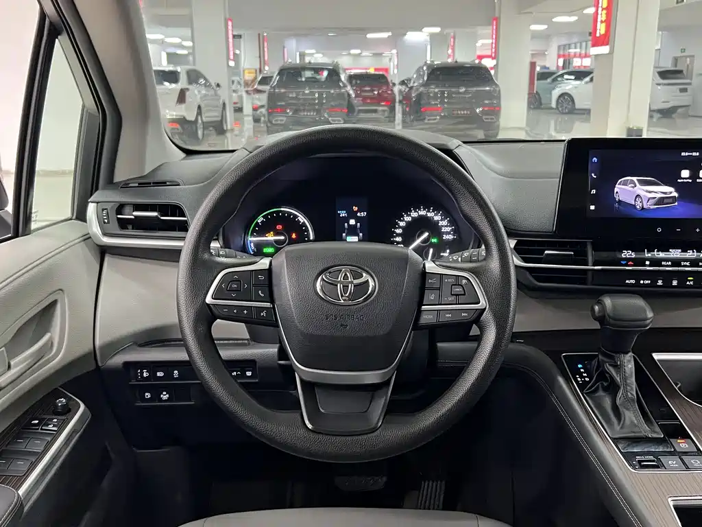 Toyota Granvia — миниатюра 7