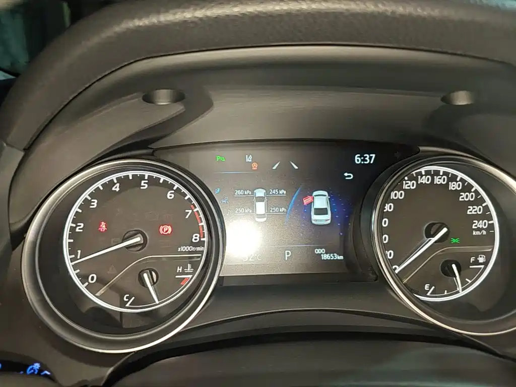 Toyota Camry — миниатюра 12