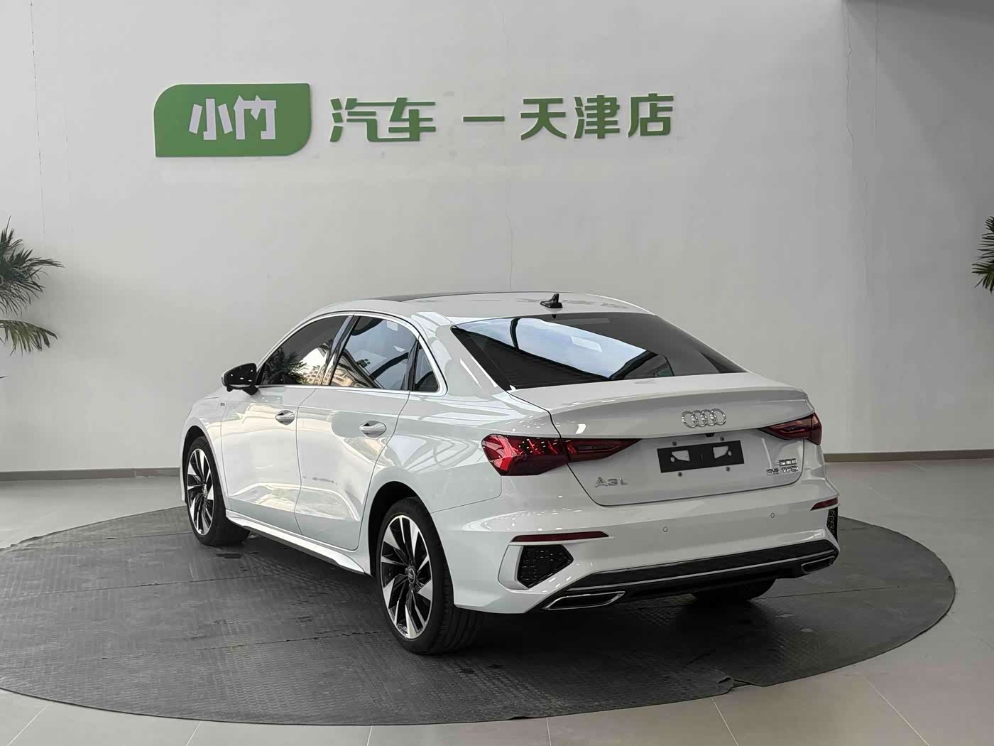 Audi A3 1.4 л 2022 г. Белый, пробег 18000 км