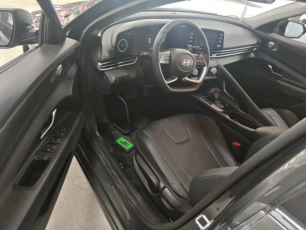 Hyundai Elantra — миниатюра 16