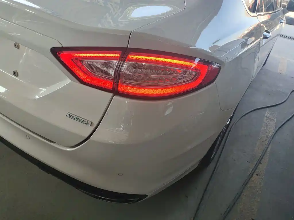 Ford Mondeo — миниатюра 8