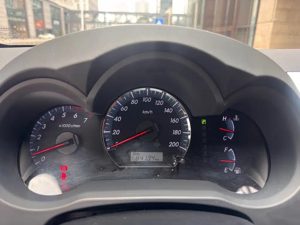 Toyota Fortuner — миниатюра 10