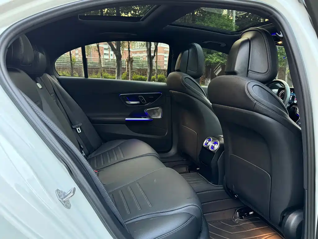 Mercedes-Benz C-Class — миниатюра 13