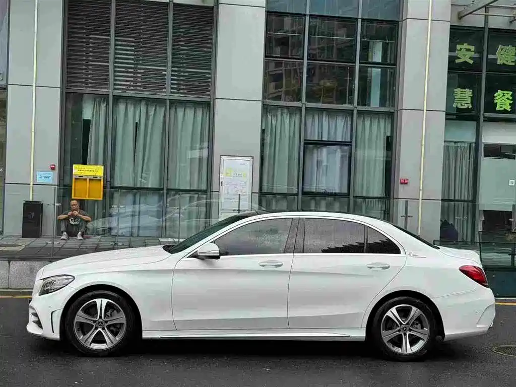 Mercedes-Benz C-Class — миниатюра 3
