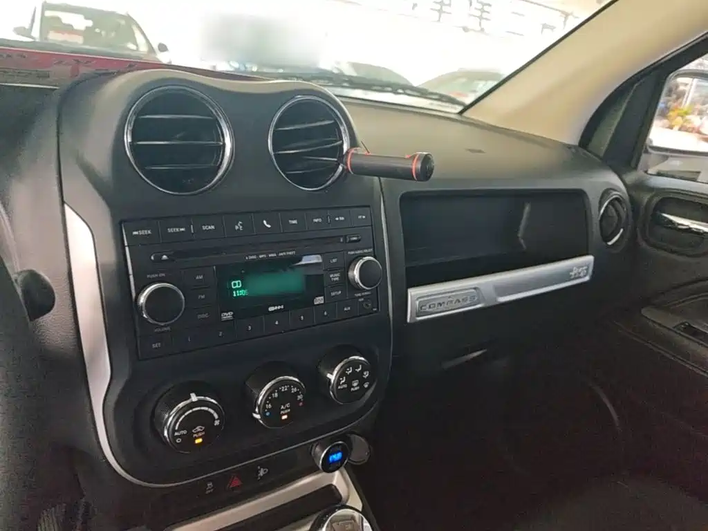 Jeep Compass (Import) — миниатюра 10