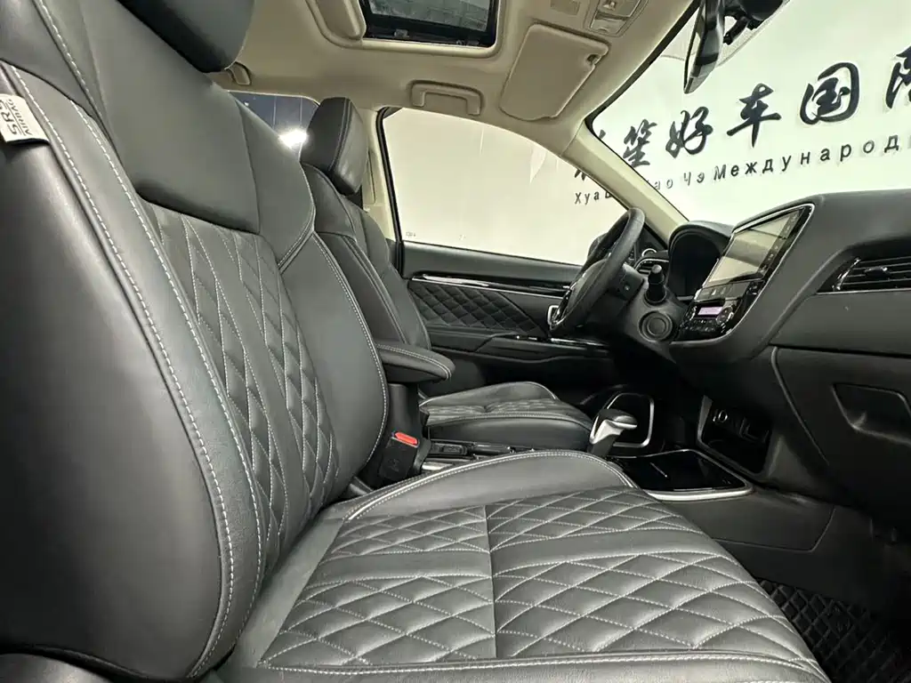 MITSUBISHI OUTLANDER