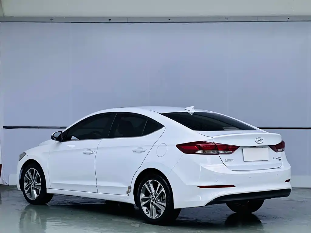 Hyundai Elantra — миниатюра 4