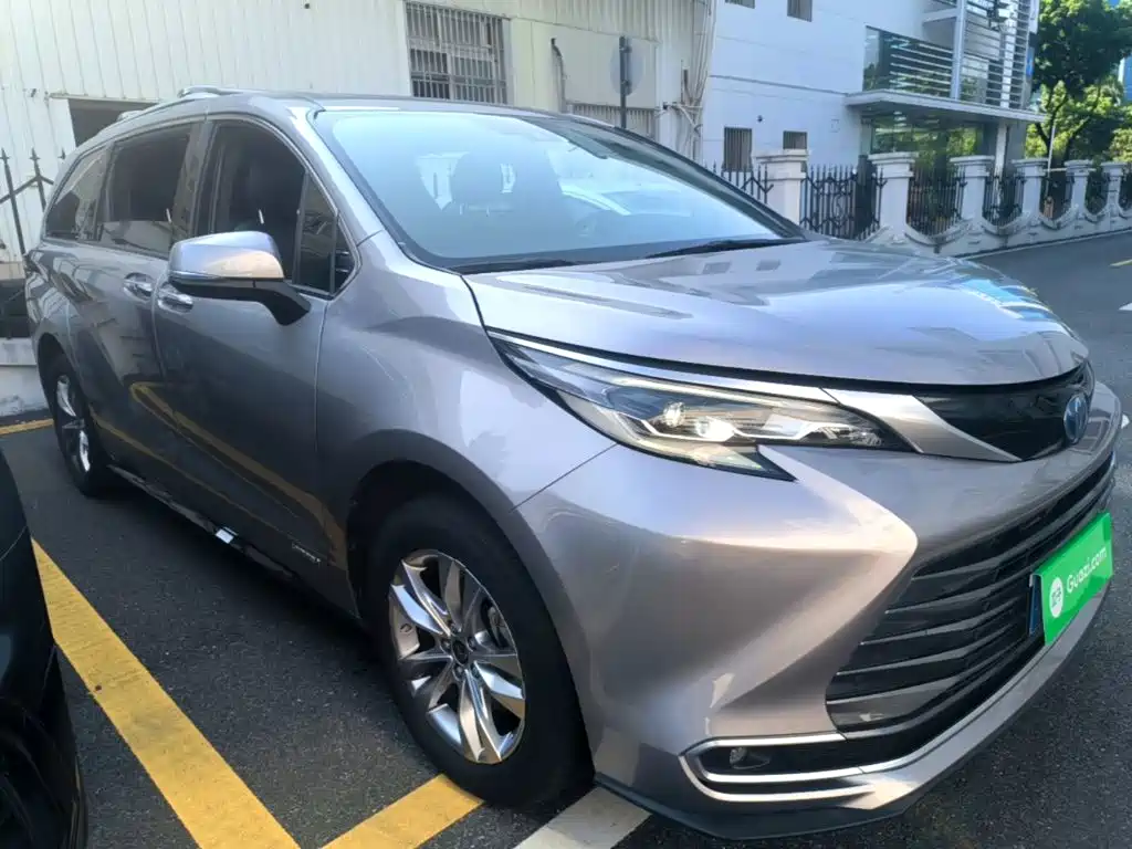 Toyota Sienna — миниатюра 4