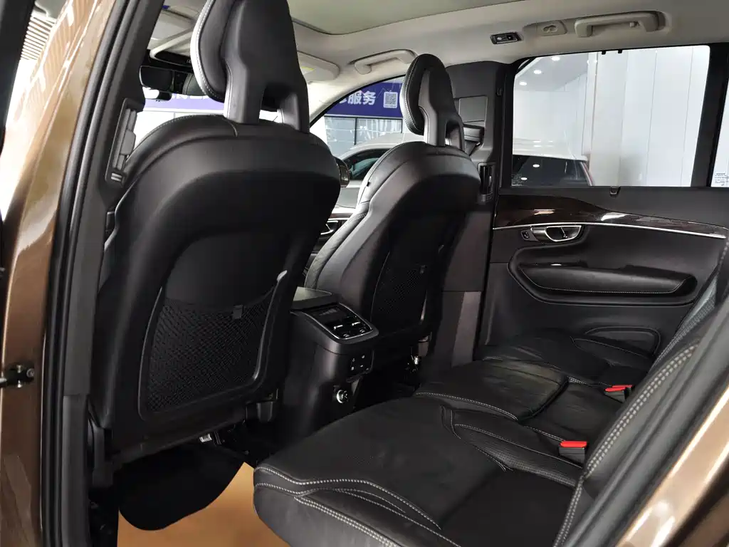 Volvo XC90 — миниатюра 7
