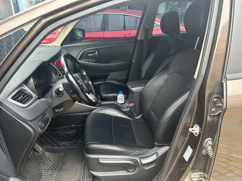 Kia Carens — миниатюра 8