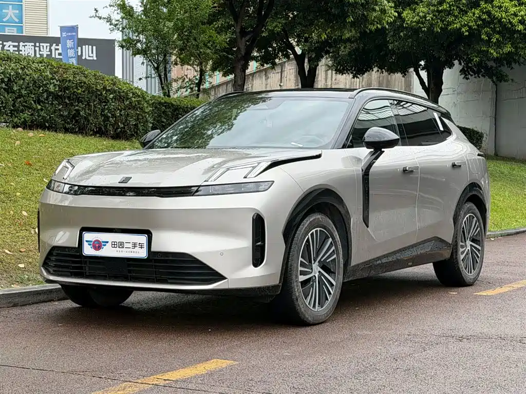 Lynk & Co 08 EM-P 2024