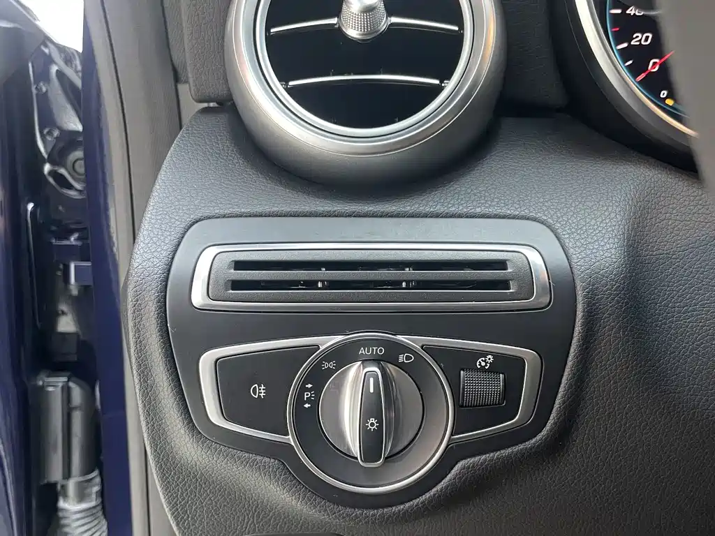 Mercedes-Benz C-Class (Import) — миниатюра 12