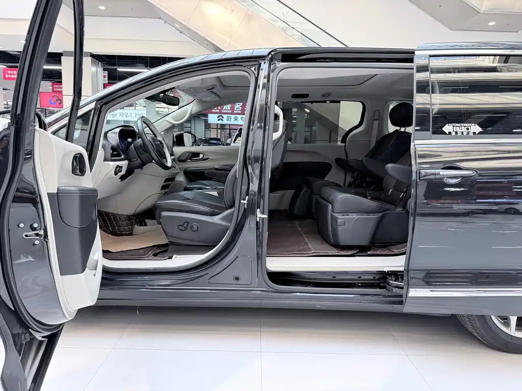 Chrysler Grand Voyager (Import) — миниатюра 10