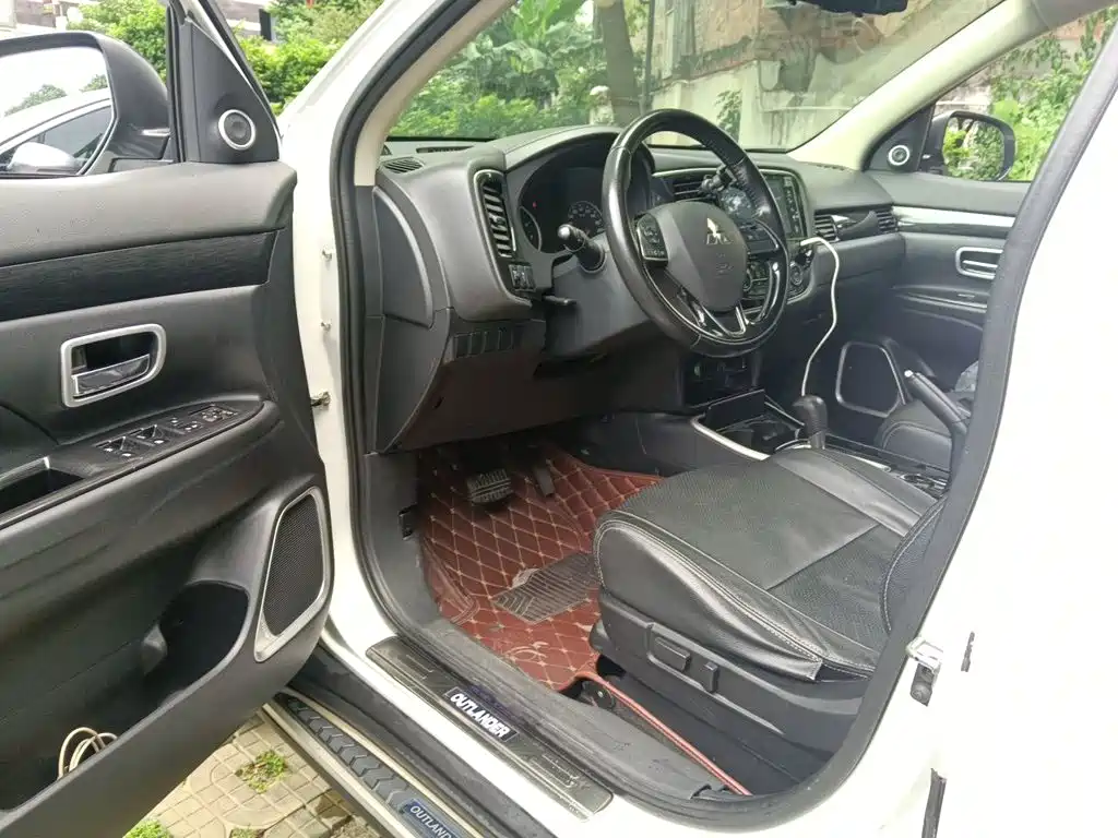 Mitsubishi Outlander — миниатюра 12