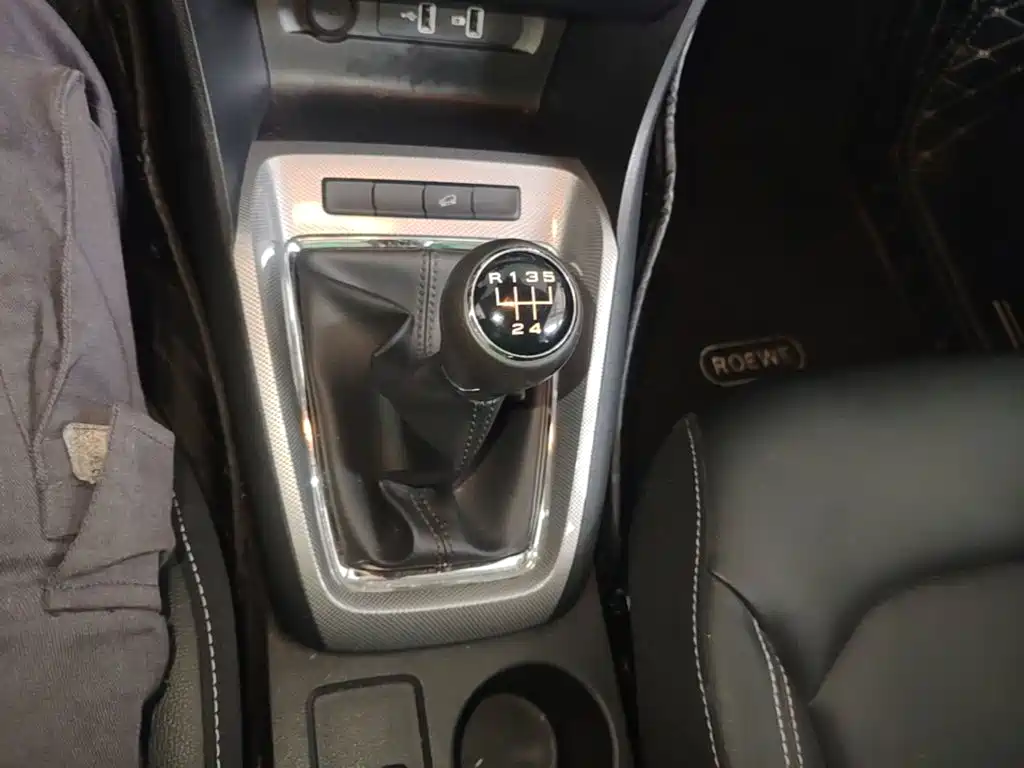 Roewe RX3 — миниатюра 14