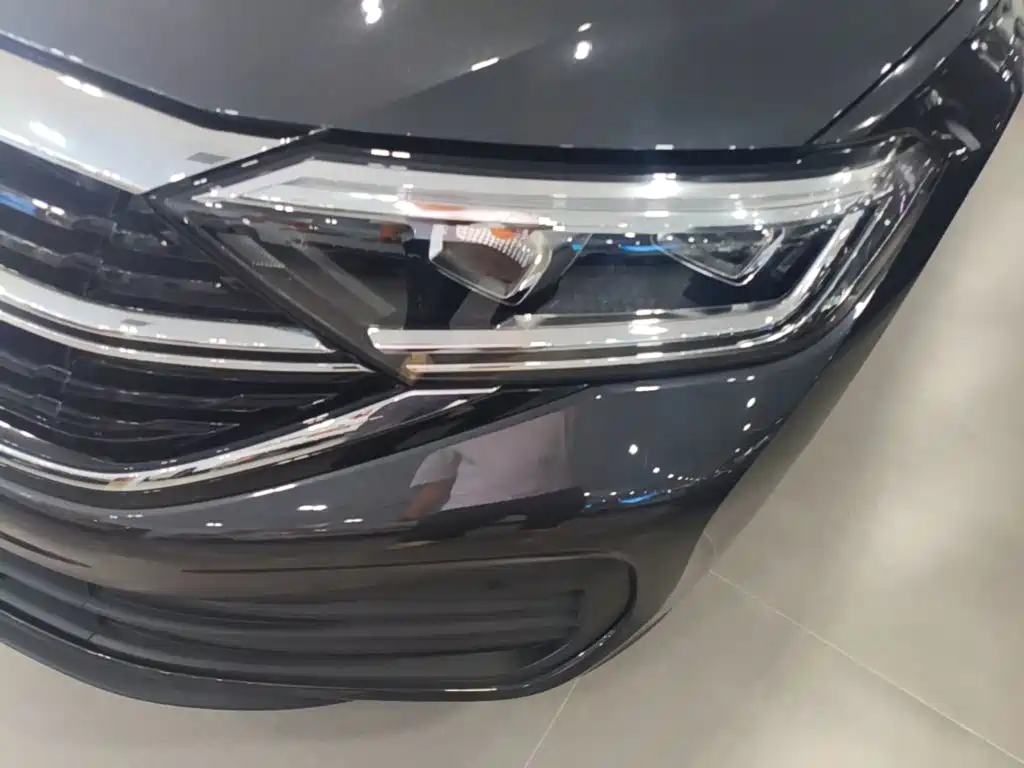 Volkswagen Sagitar — миниатюра 24