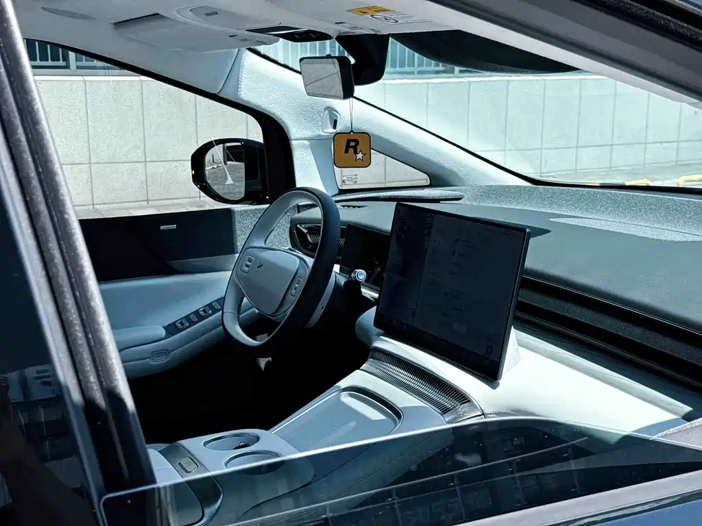 XPeng X9 — миниатюра 22