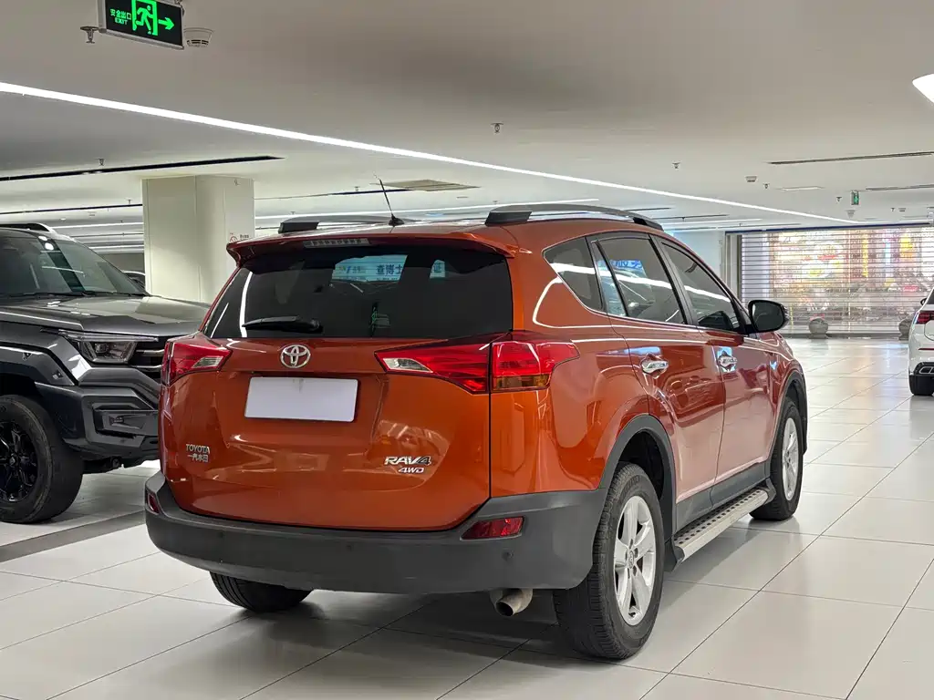 Toyota RAV4 — миниатюра 5