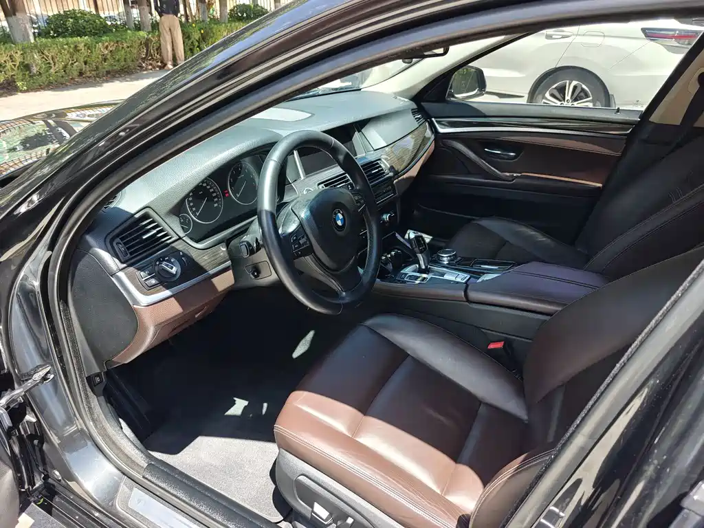 BMW 5 Series — миниатюра 5