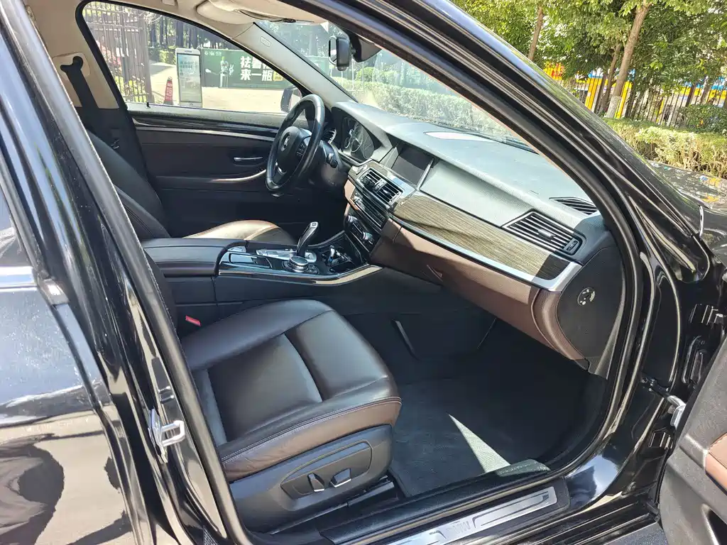BMW 5 Series — миниатюра 16