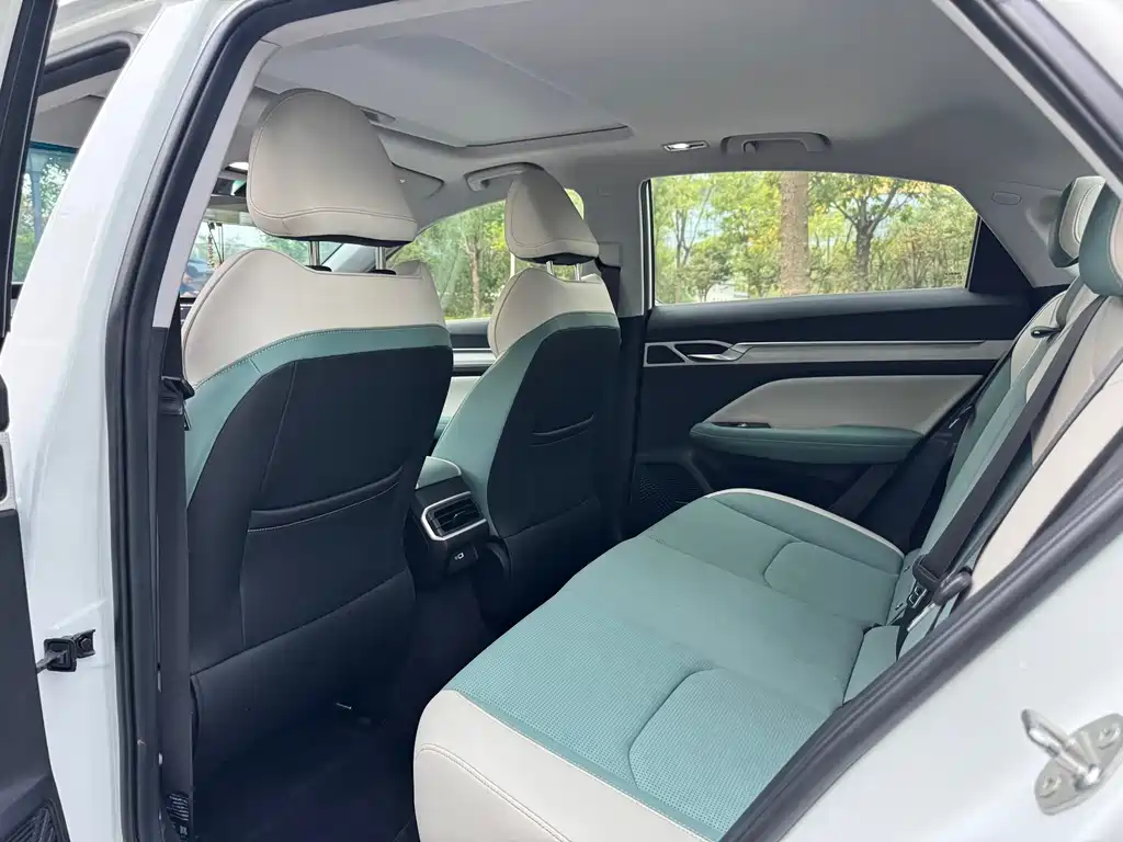 Geely L HiP — миниатюра 6