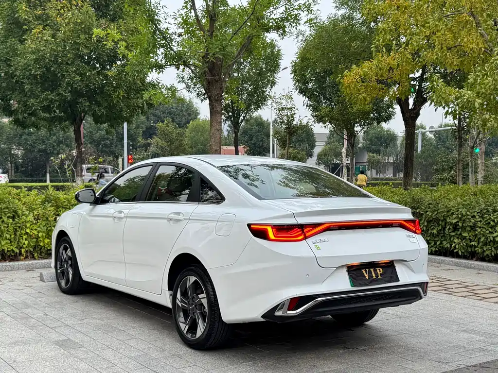 Geely L HiP — миниатюра 7