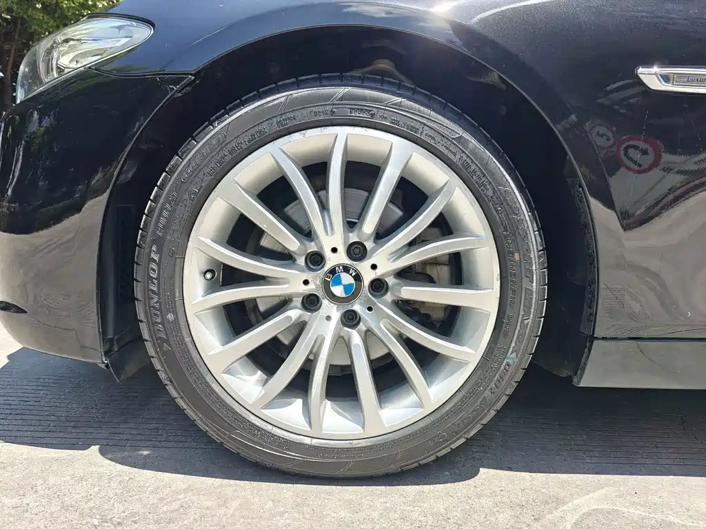 BMW 5 Series — миниатюра 19