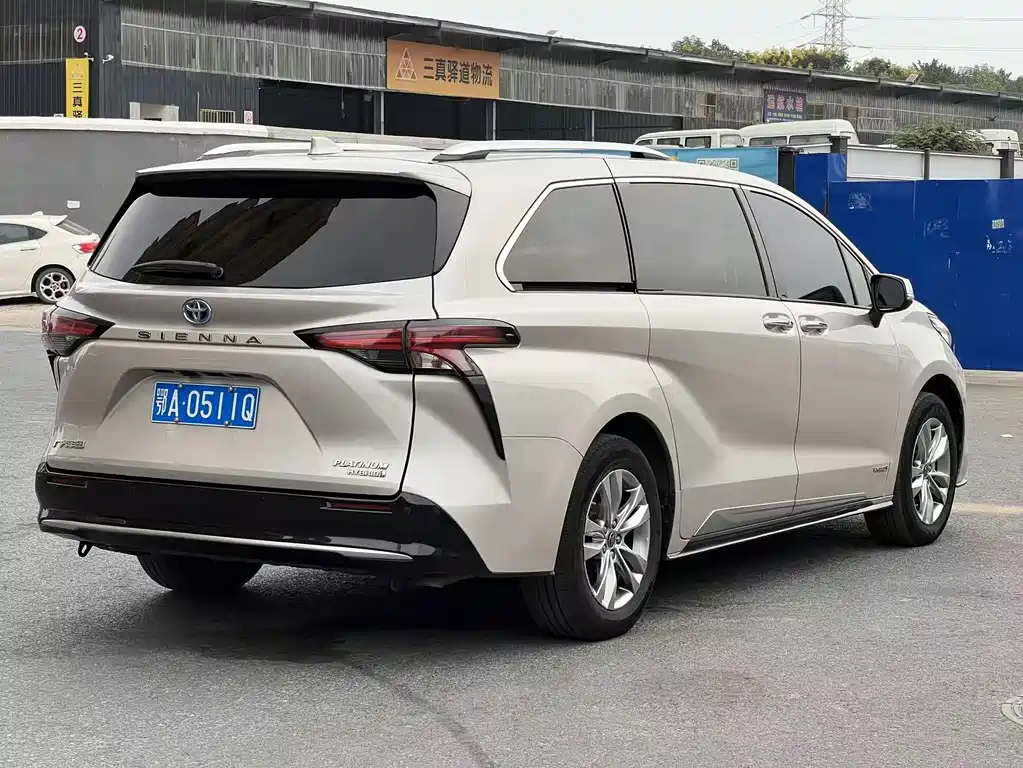 Toyota Sienna — миниатюра 16
