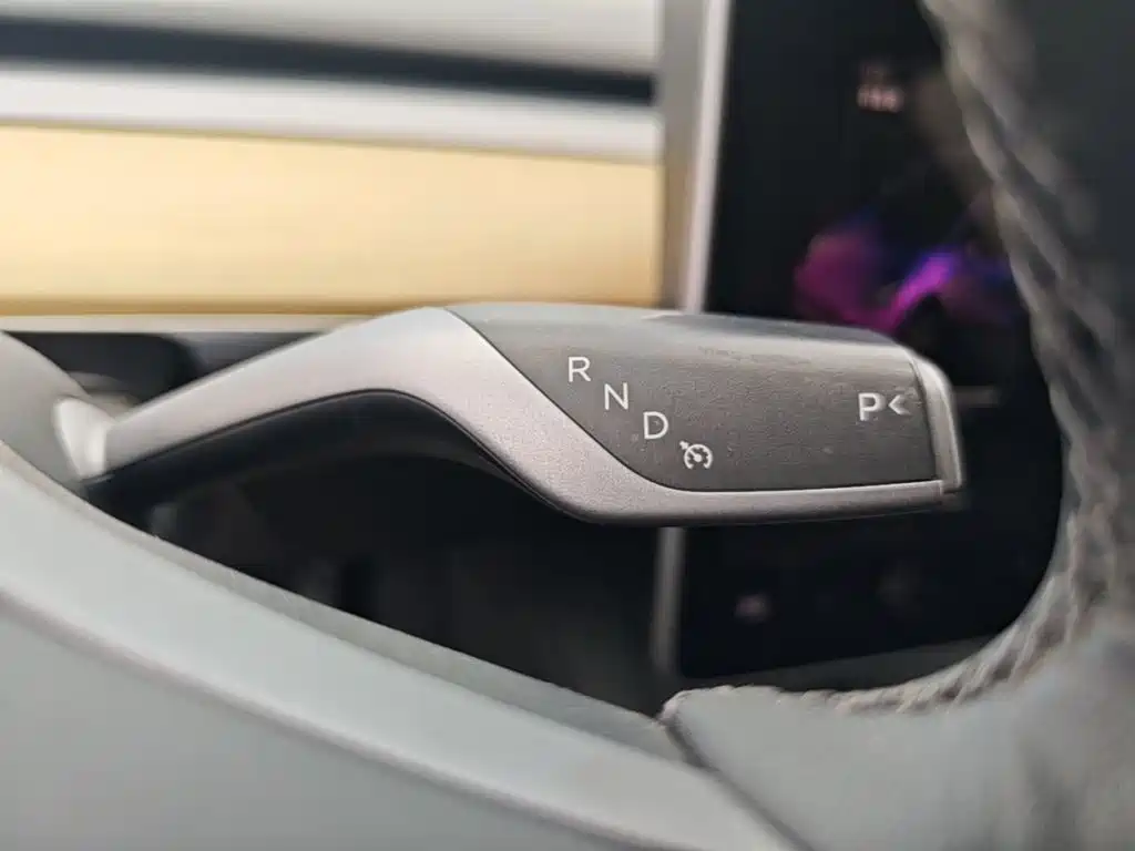 Tesla Model Y — миниатюра 14