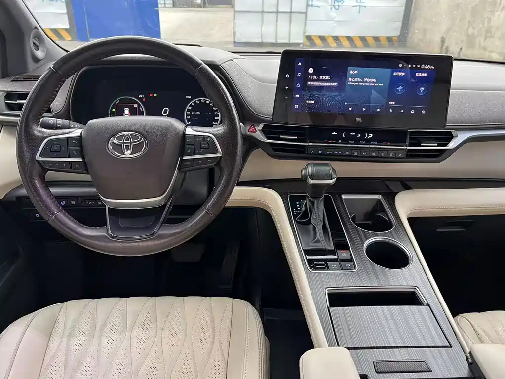 Toyota Sienna — миниатюра 13