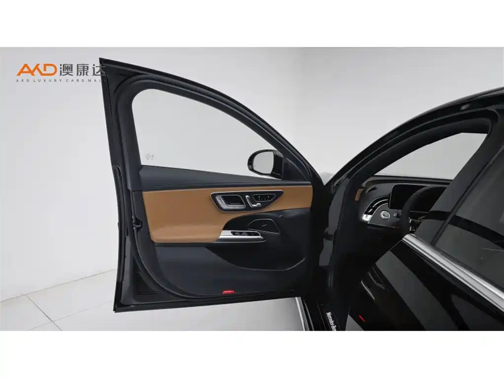 Mercedes-Benz E-Class — миниатюра 10