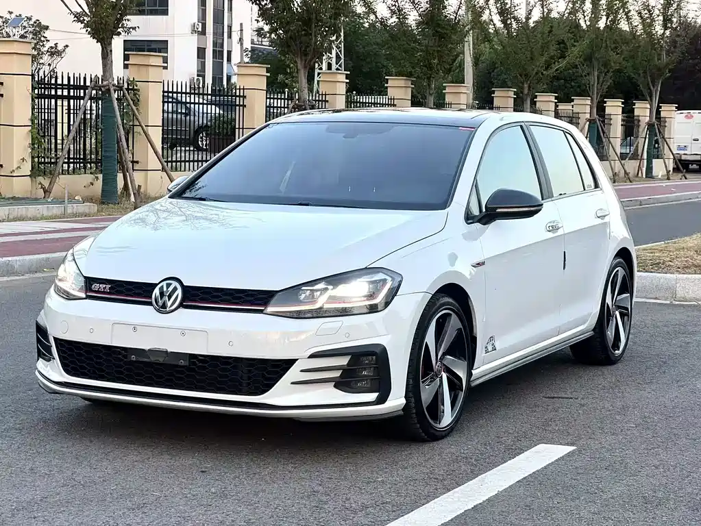 Volkswagen Golf GTI