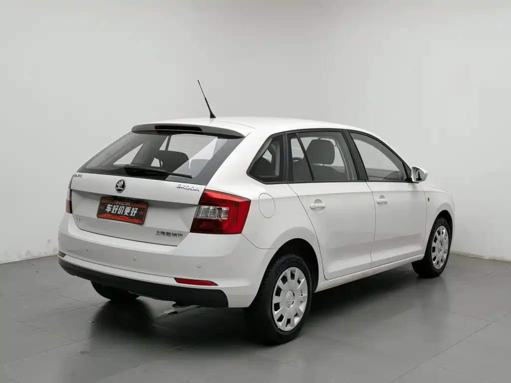 Skoda Rapid Spaceback — миниатюра 2