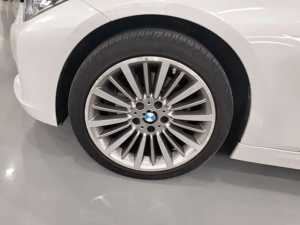 BMW 3 Series — миниатюра 23