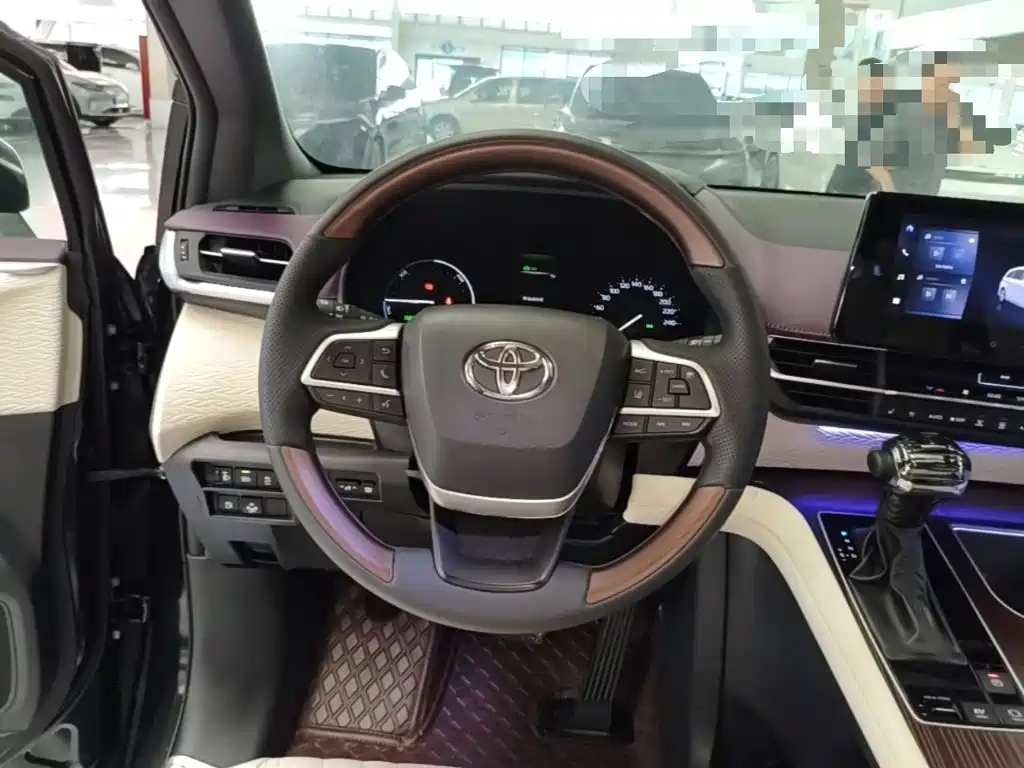 Toyota Granvia — миниатюра 7