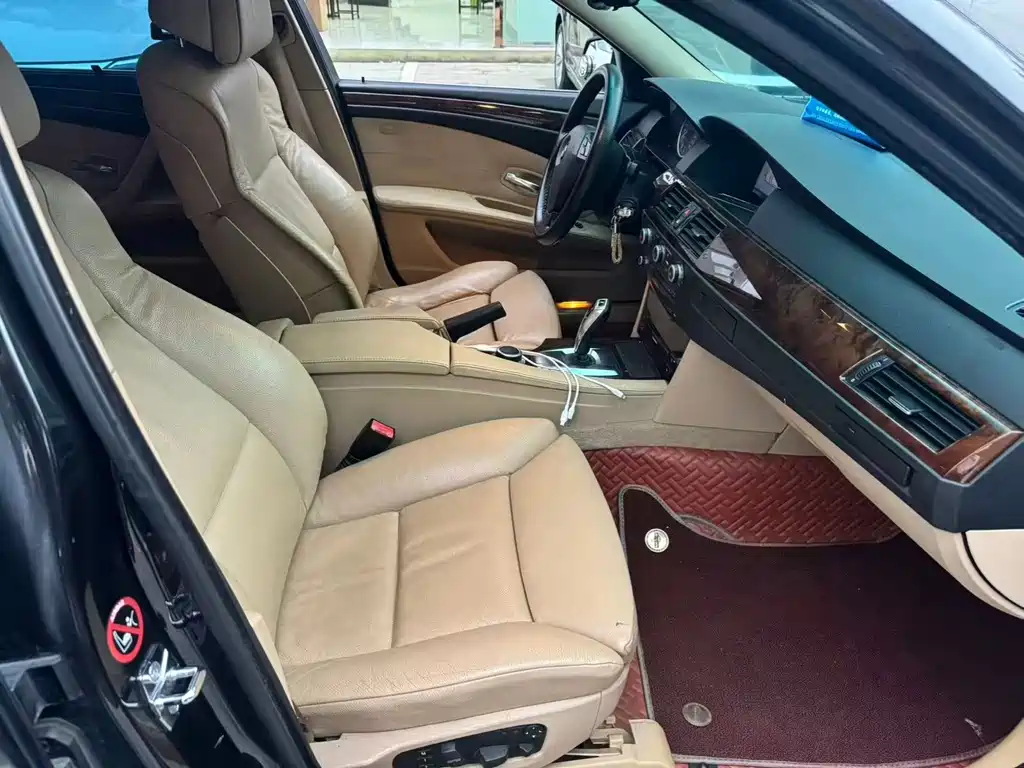 BMW 5 Series — миниатюра 6