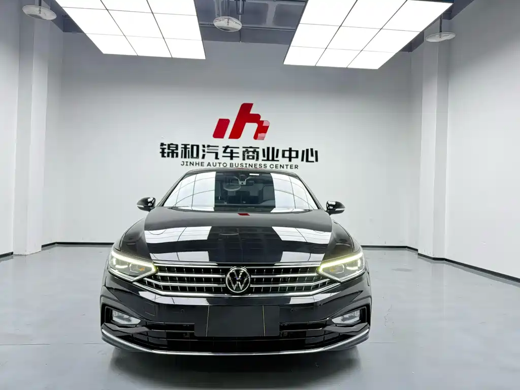 Volkswagen Magotan 2025