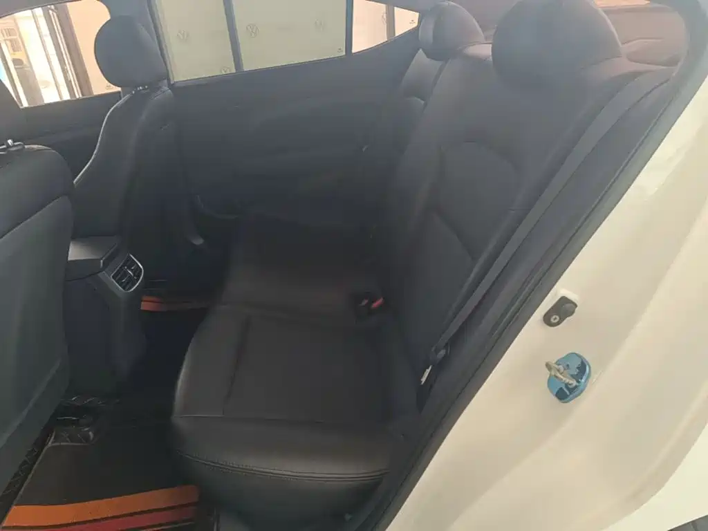 Hyundai Elantra — миниатюра 17