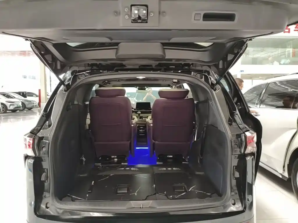 Toyota Granvia — миниатюра 15
