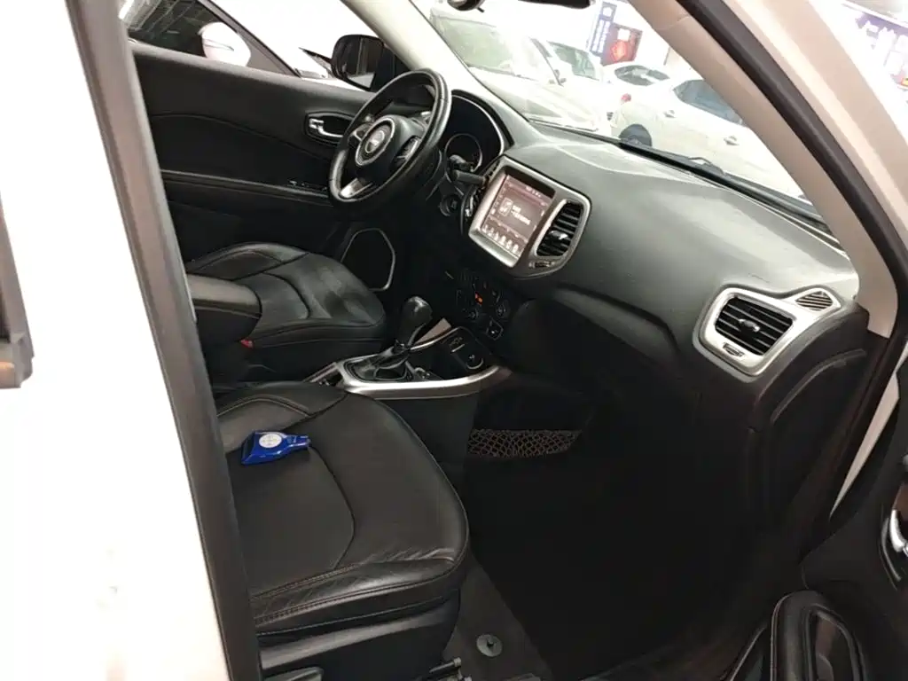 Jeep Compass — миниатюра 25